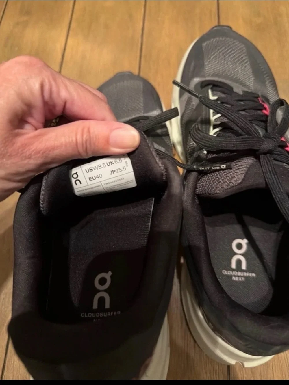 On Cloudsurfer running shoes W8.5